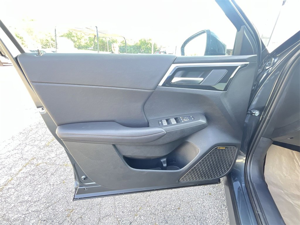 New 2025 Mitsubishi Outlander SE image 13