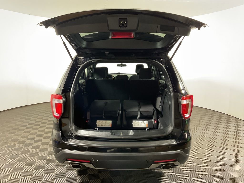 Used 2018 Ford Explorer XLT AWD/4WD image 15