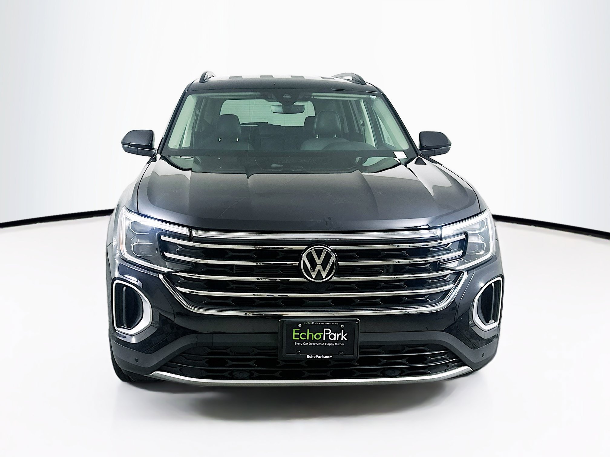 Used 2025 Volkswagen Atlas SE FWD image 2