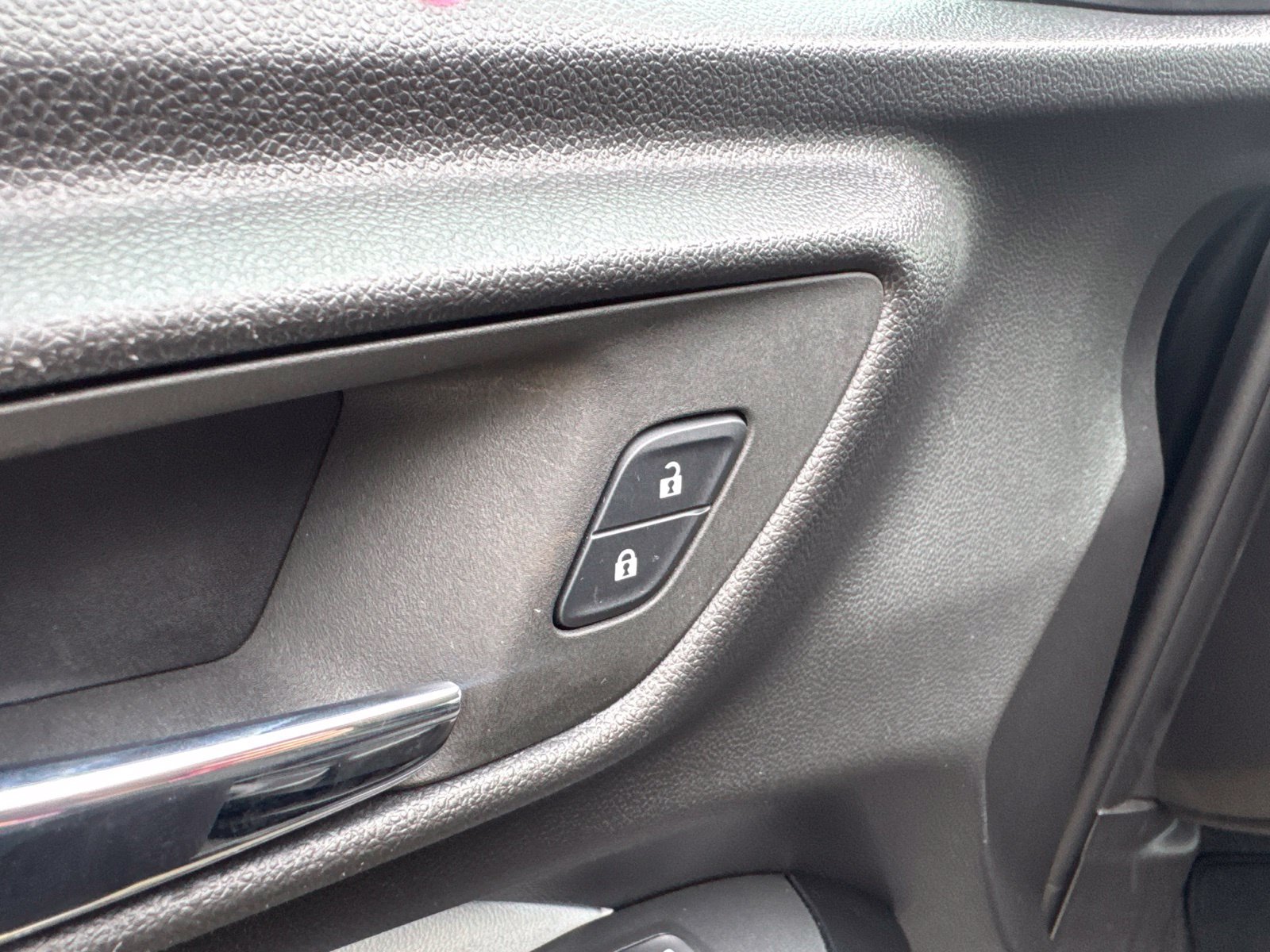 Used 2025 Chevrolet Trax LT FWD image 16