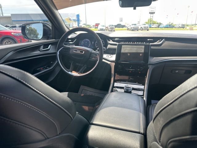 Used 2025 Jeep Grand Cherokee Altitude image 13