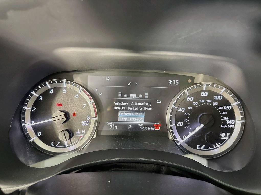 Used 2024 Toyota Highlander LE AWD/4WD image 16