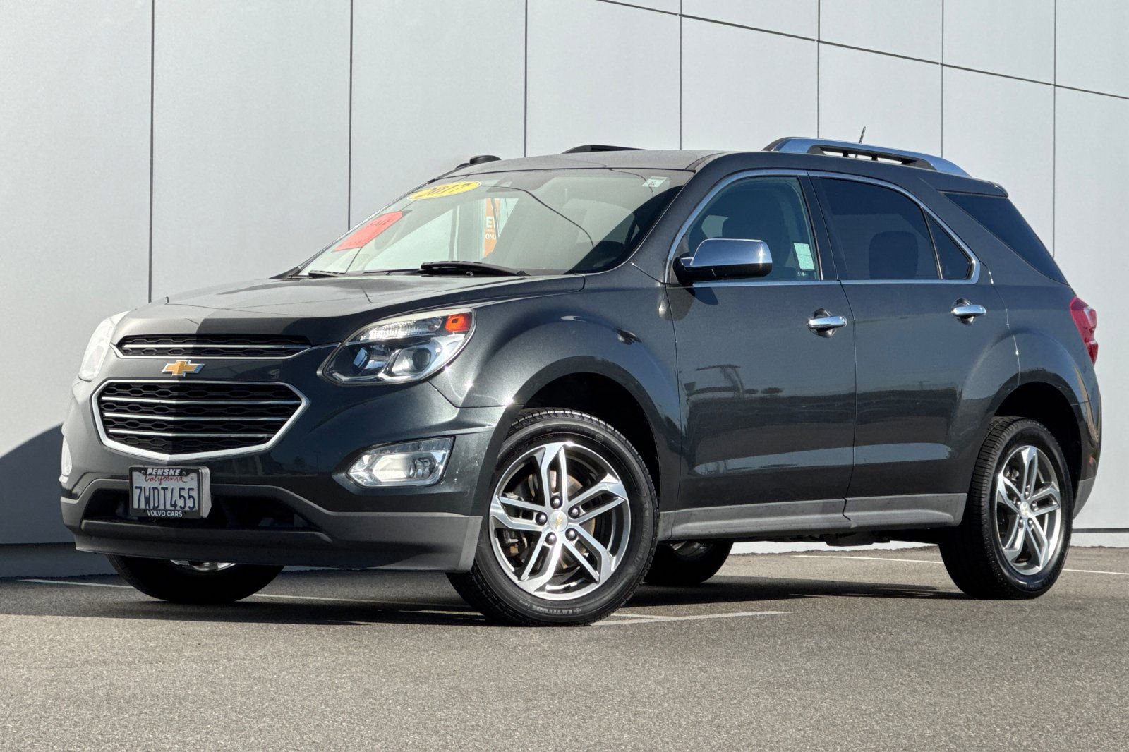 Used 2017 Chevrolet Equinox Premier w/ Enhanced Convenience Package AWD/4WD image 1