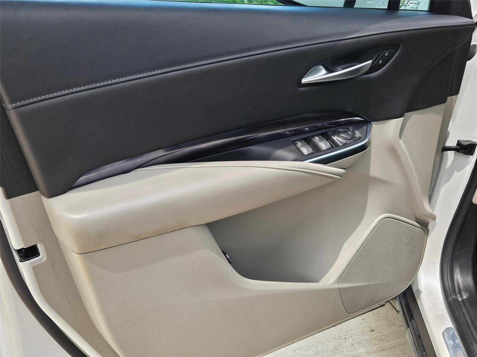 Used 2023 Cadillac XT4 Luxury w/ Cold Weather Package FWD image 23