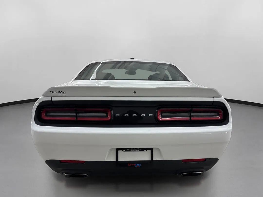 Used 2022 Dodge Challenger R/T image 8
