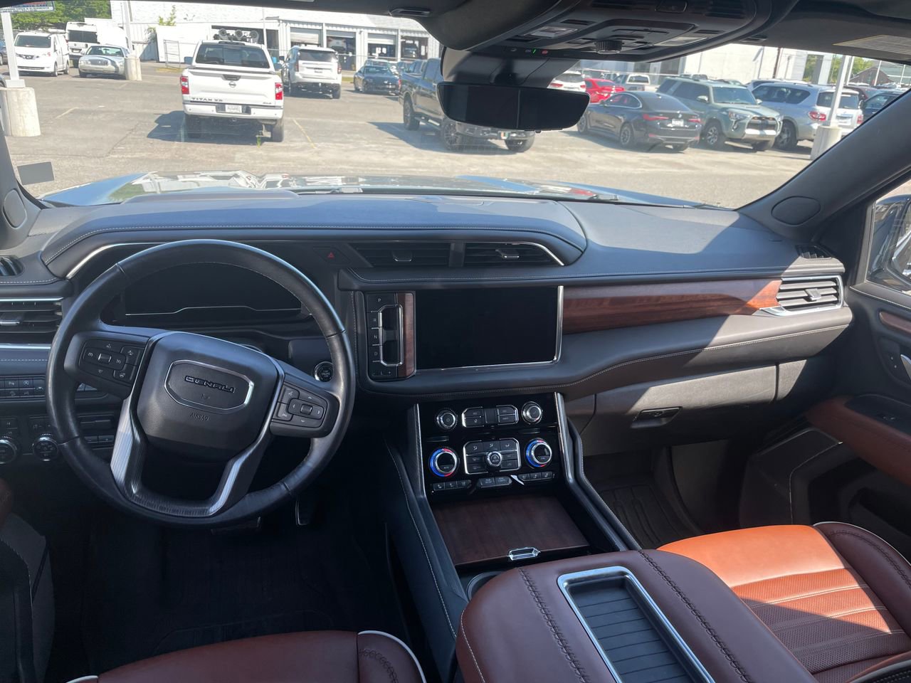 Used 2023 GMC Yukon Denali Ultimate AWD/4WD image 17