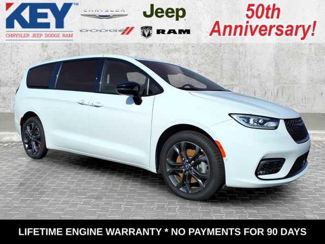 New 2026 Chrysler Pacifica Select