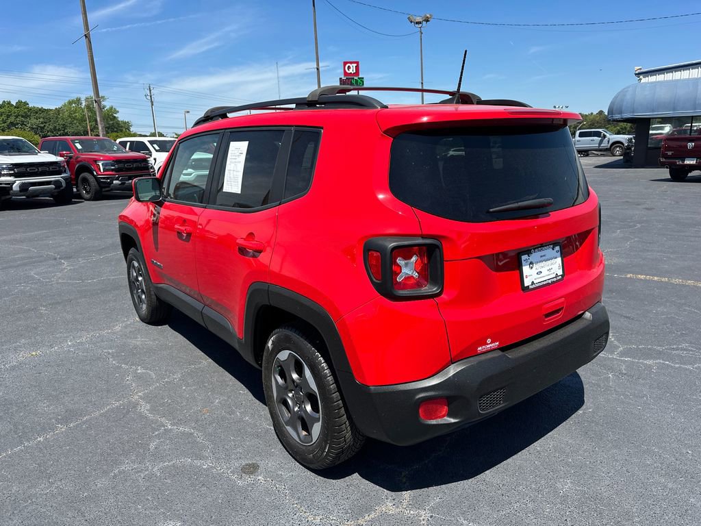 Used 2018 Jeep Renegade Latitude AWD/4WD image 5