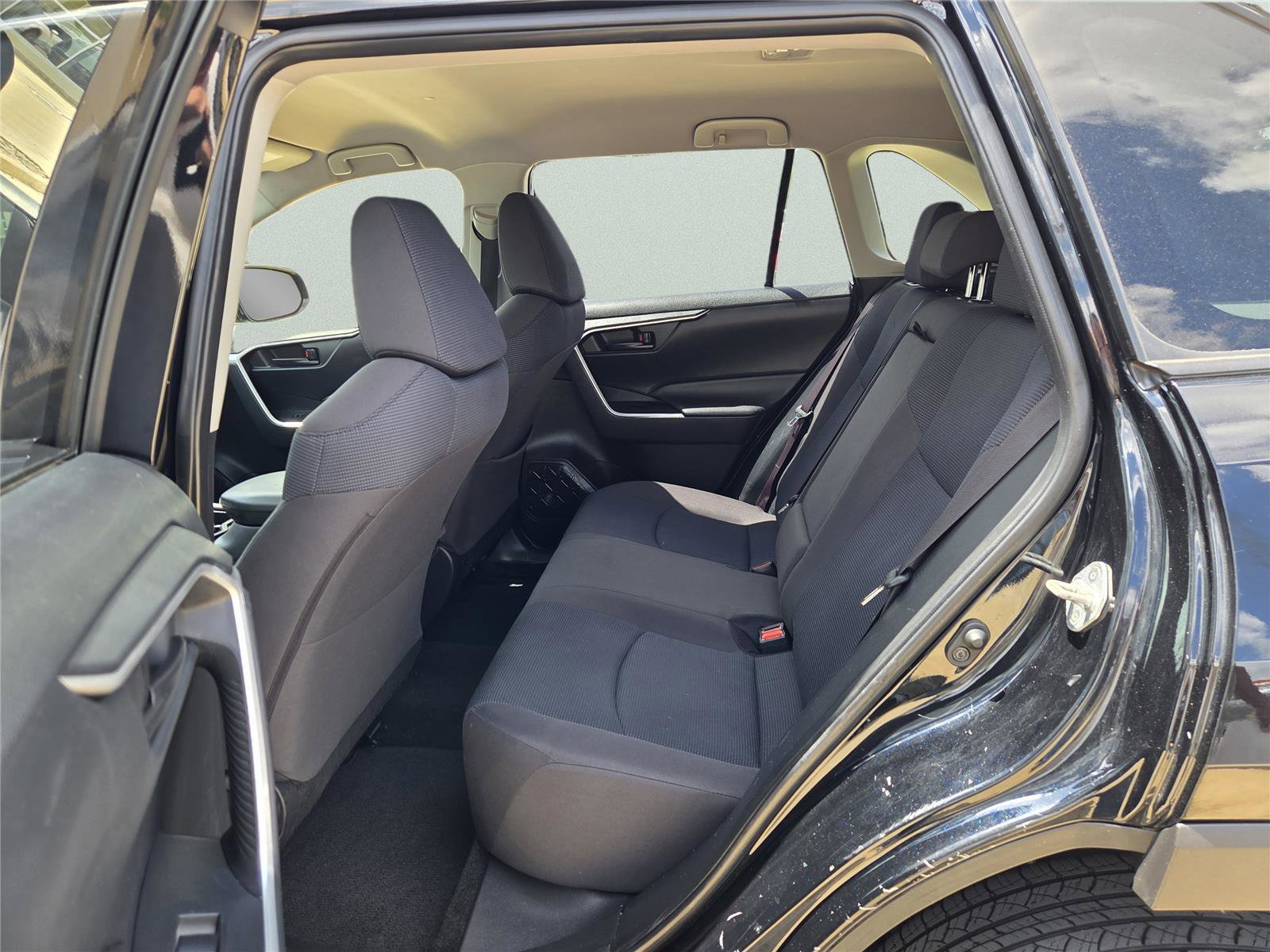 Used 2019 Toyota RAV4 LE image 26