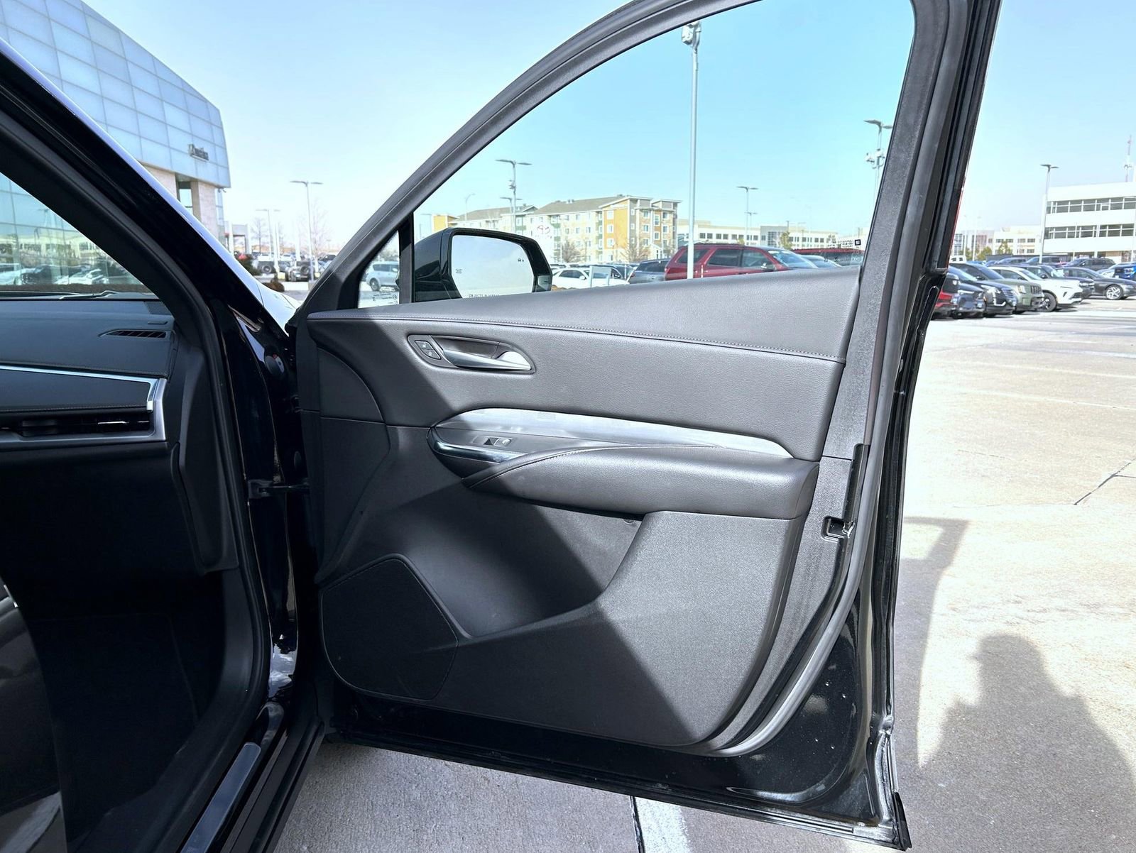 Used 2025 Cadillac XT4 Premium Luxury image 16
