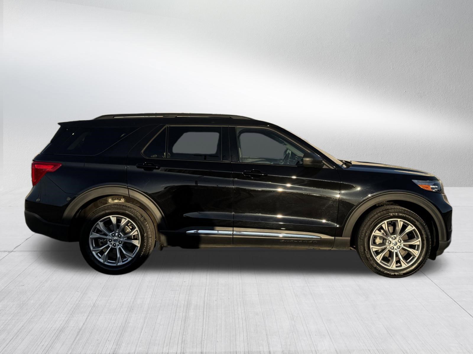Certified 2024 Ford Explorer XLT w/ Equipment Group 202A image 8