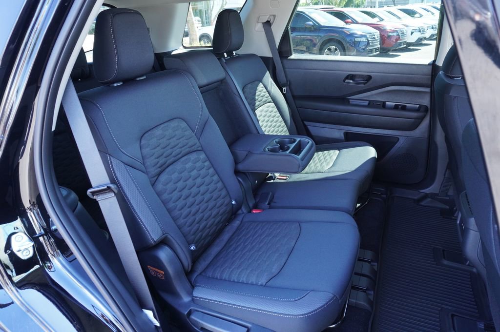 New 2025 Nissan Pathfinder SV image 9
