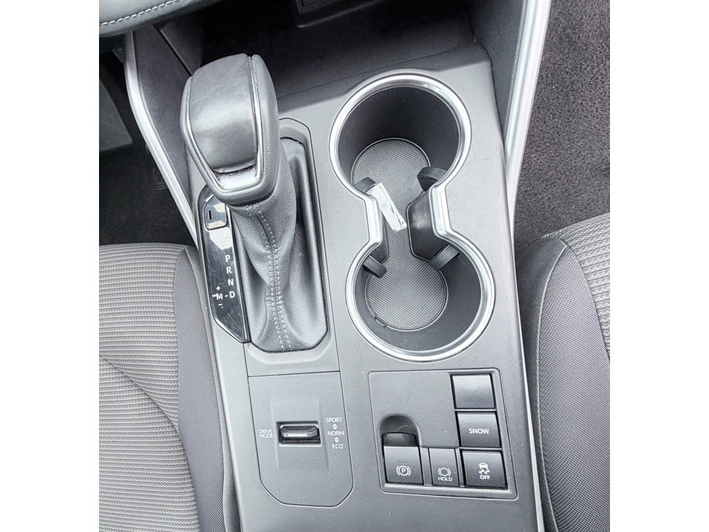 Used 2025 Toyota Highlander LE FWD image 19