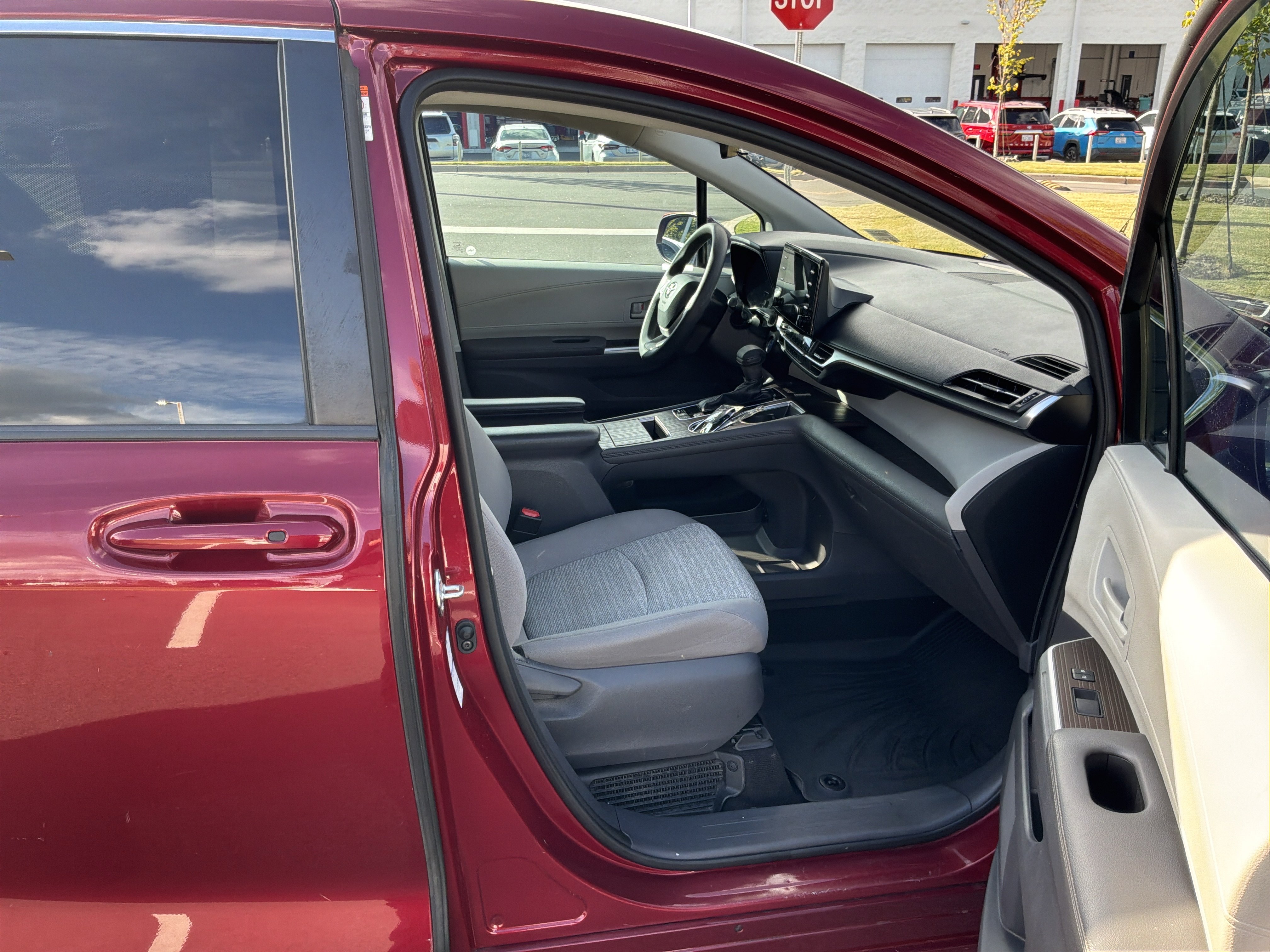 Used 2021 Toyota Sienna LE AWD/4WD image 33