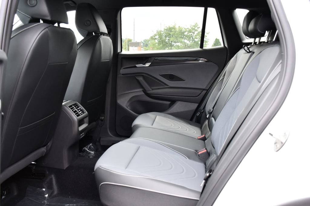 New 2026 Volkswagen Tiguan SE R-Line FWD image 19