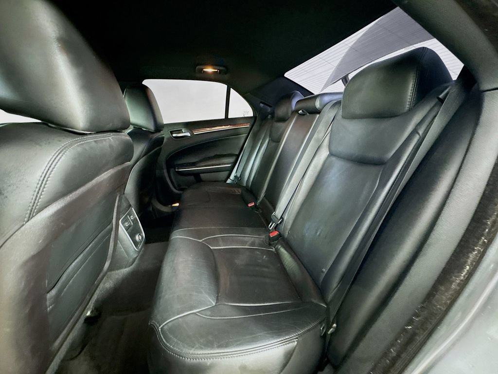 Used 2014 Chrysler 300 RWD image 27