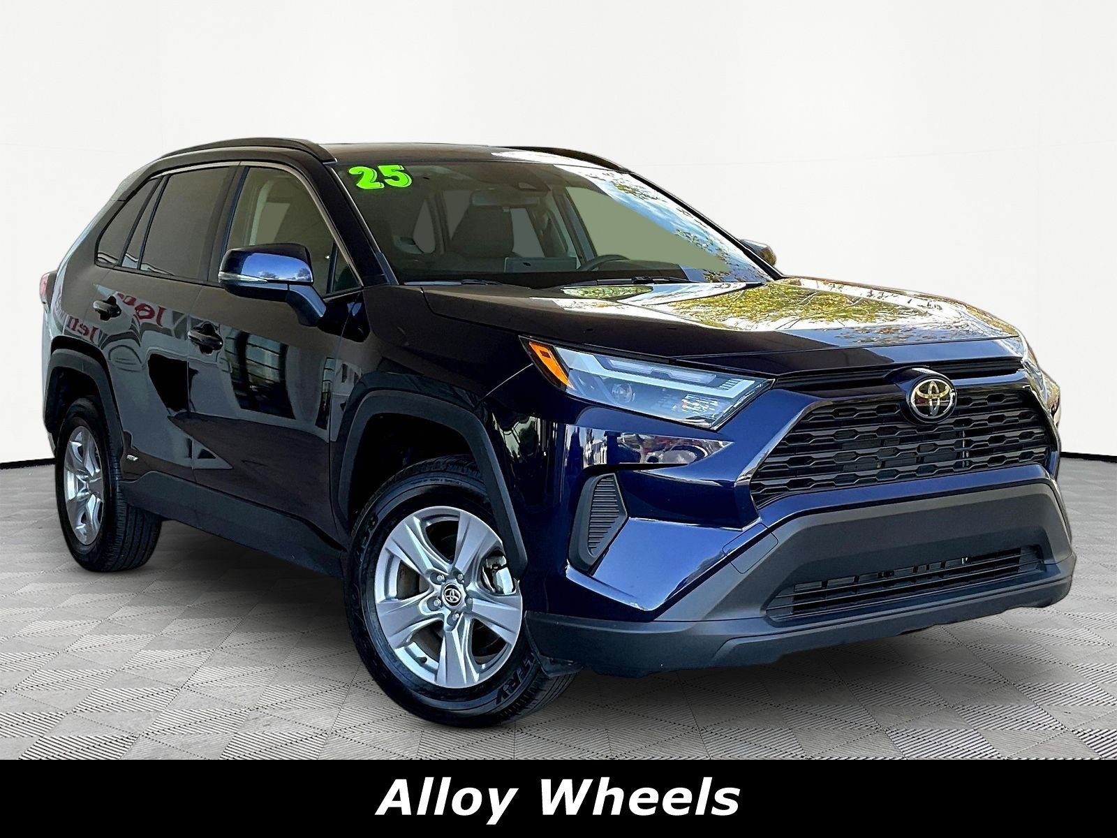 Used 2025 Toyota RAV4 XLE AWD/4WD image 3