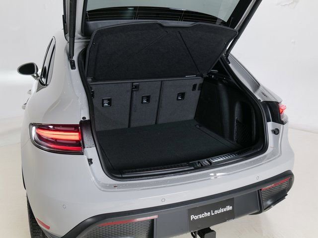 Certified 2026 Porsche Macan AWD/4WD image 34