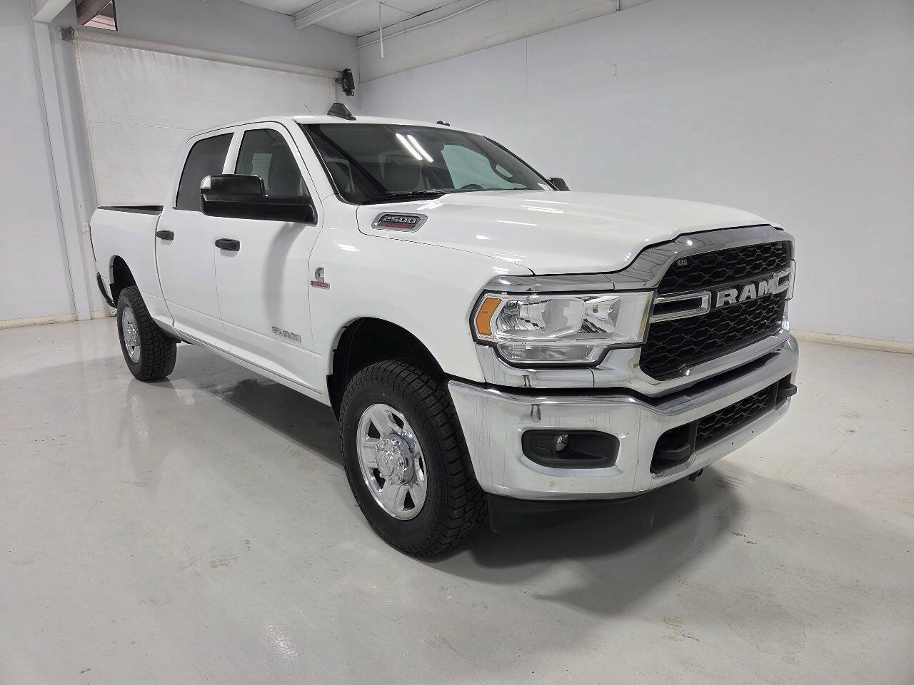 Used 2022 RAM 2500 Tradesman w/ Chrome Appearance Group AWD/4WD image 8