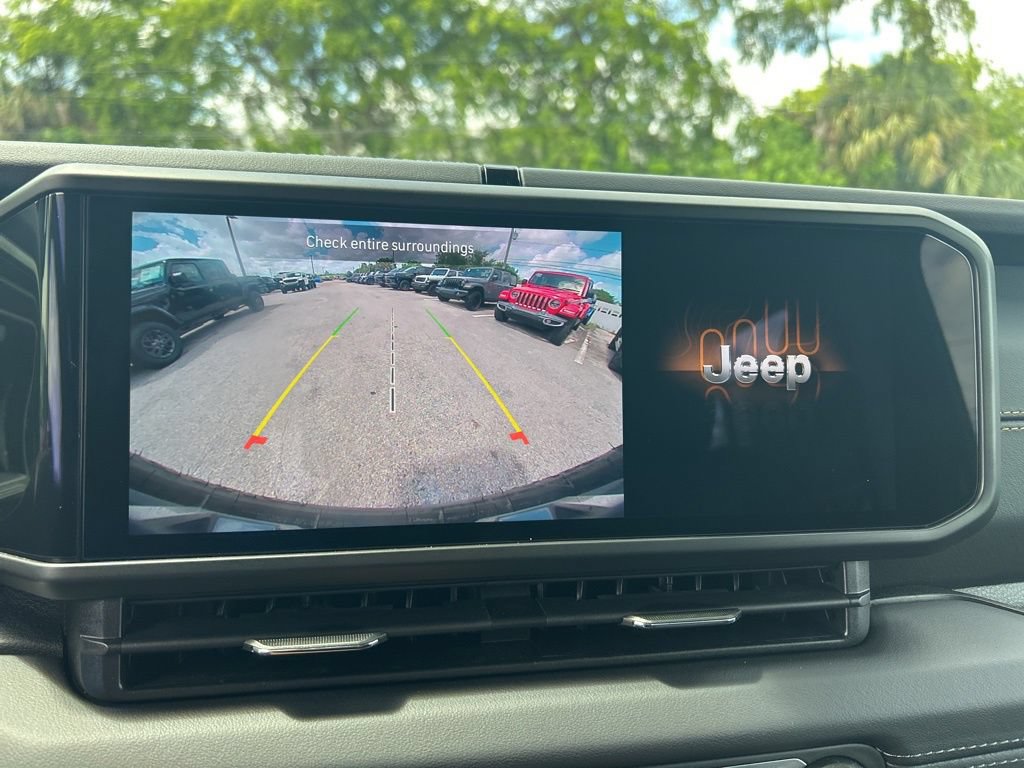 Used 2025 Jeep Wrangler Unlimited Sahara AWD/4WD image 14