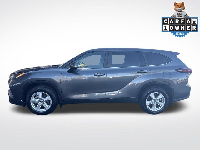 Used 2024 Toyota Highlander LE AWD/4WD image 2
