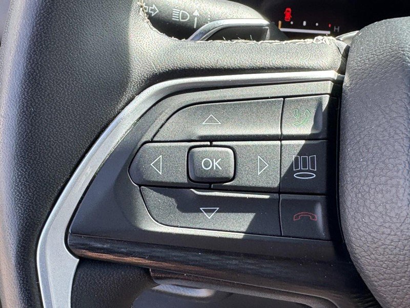 Used 2023 Jeep Grand Cherokee L Laredo AWD/4WD image 19