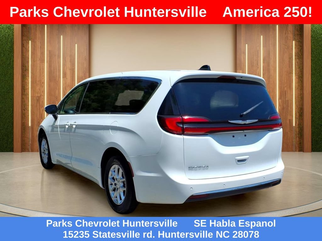 Used 2023 Chrysler Pacifica Touring-L FWD image 29