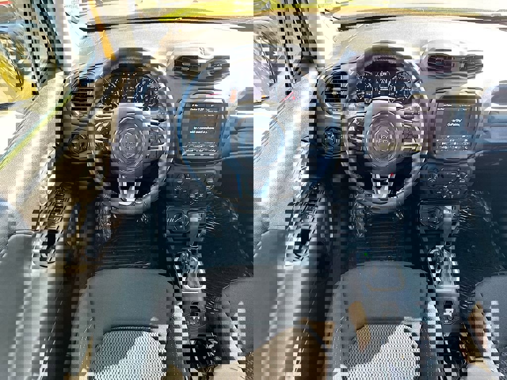 Used 2023 Jeep Renegade Latitude w/ Premium Group image 11