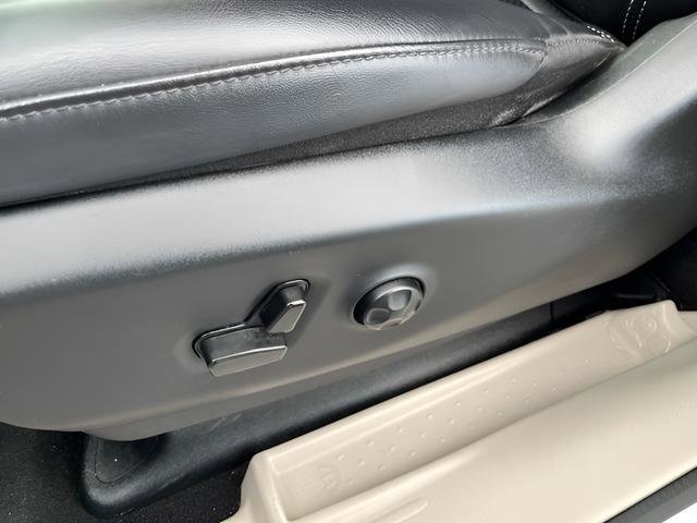 Used 2024 Chrysler Pacifica Touring-L FWD image 11