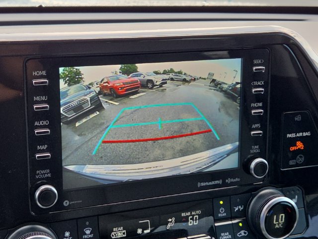 Used 2022 Toyota Highlander XLE FWD image 24