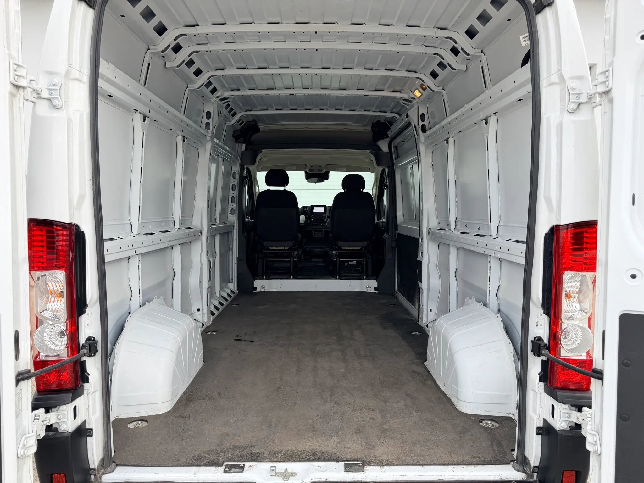 Used 2023 RAM ProMaster 2500 image 19