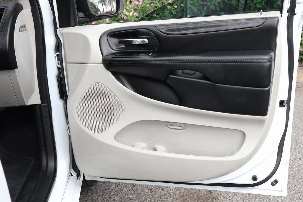 Used 2019 Dodge Grand Caravan SE FWD image 36