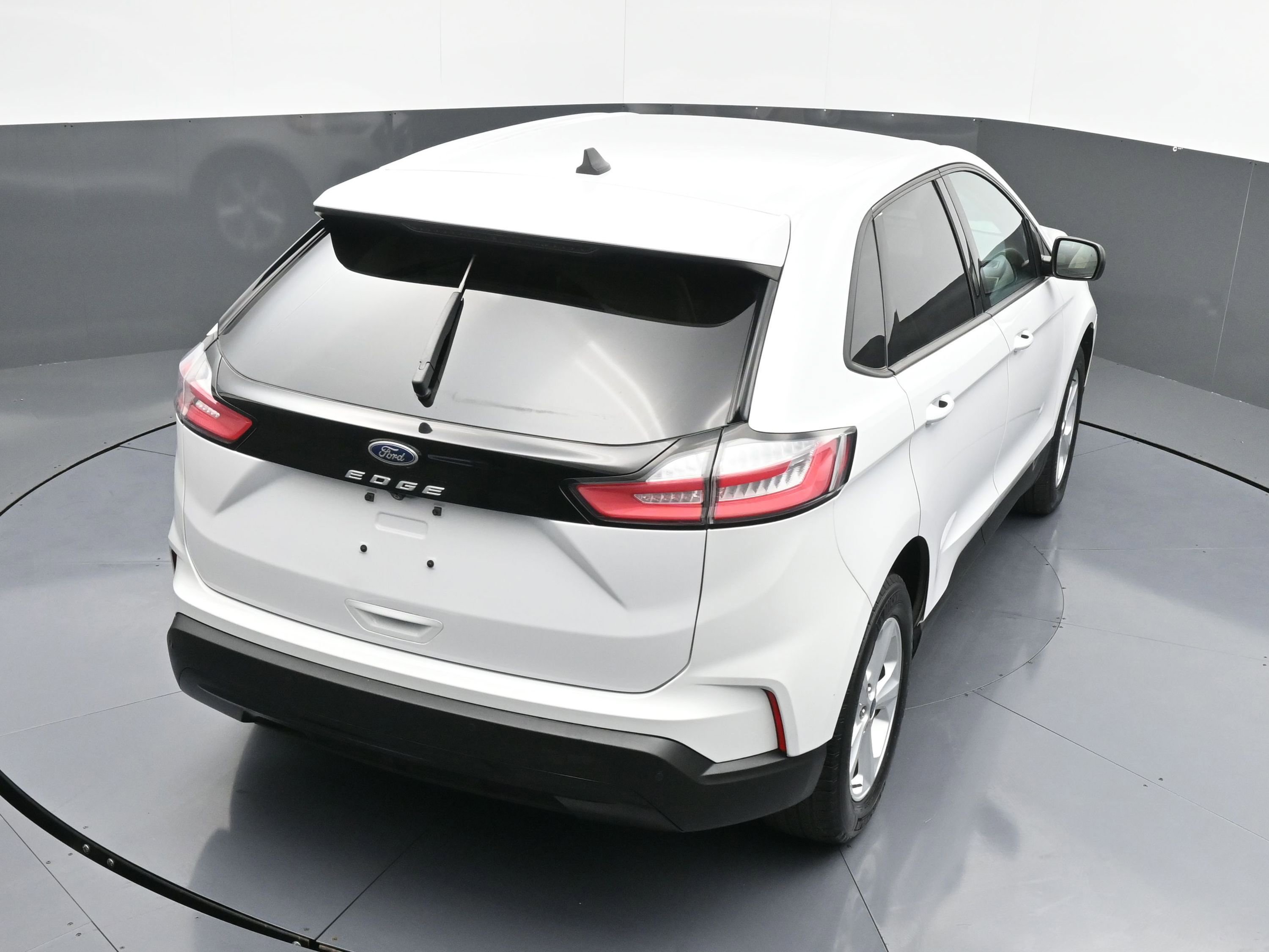 Used 2021 Ford Edge SE image 36