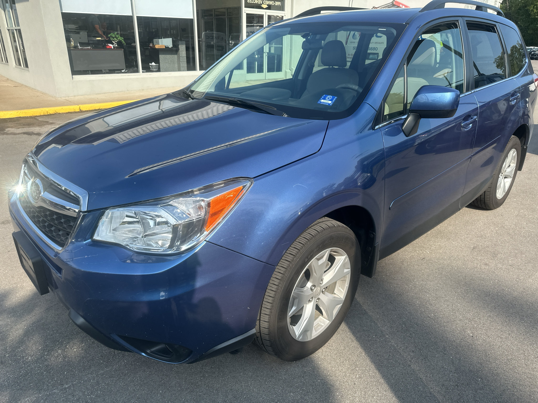 Used 2016 Subaru Forester 2.5i Limited AWD/4WD image 2