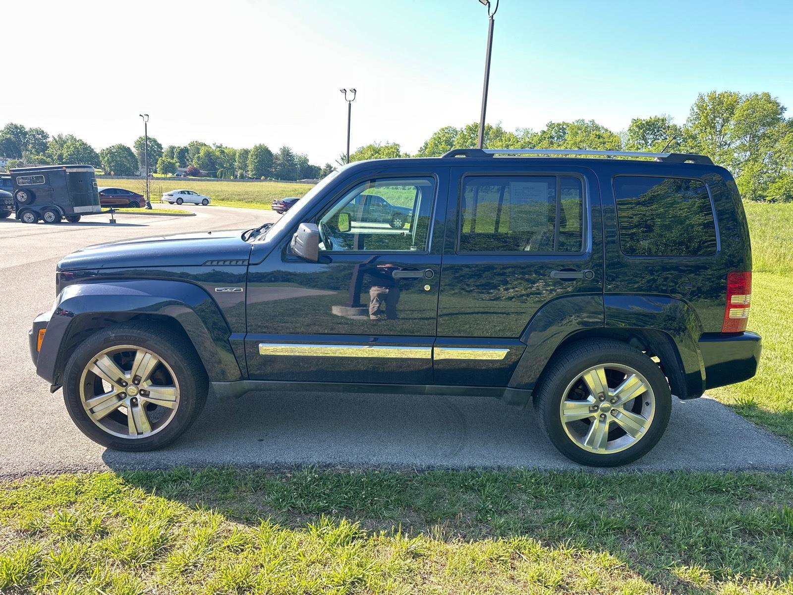 Used 2012 Jeep Liberty Limited Jet w/ Comfort/Convenience Group AWD/4WD image 3
