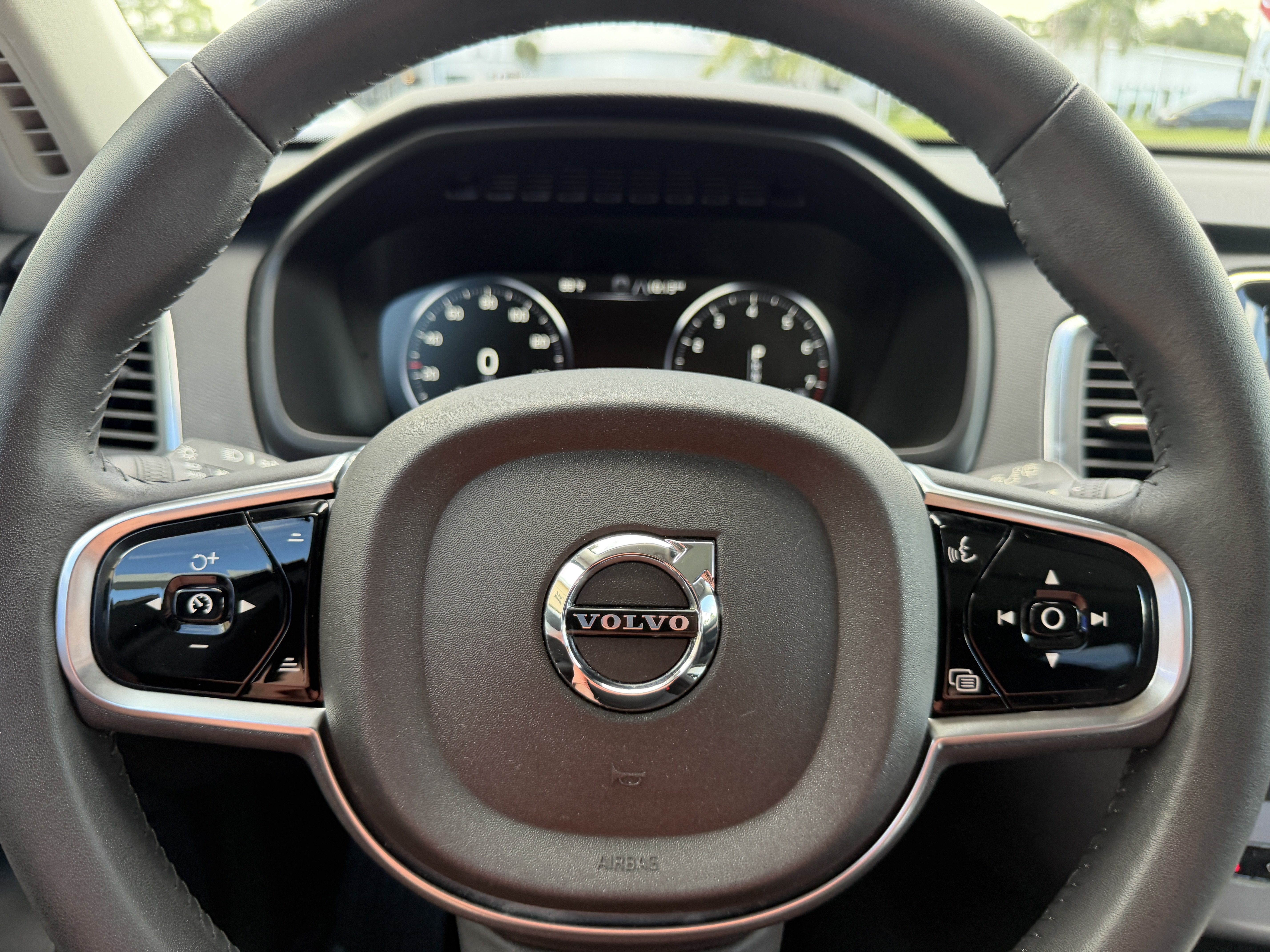 Used 2016 Volvo XC90 T6 Momentum AWD/4WD image 28