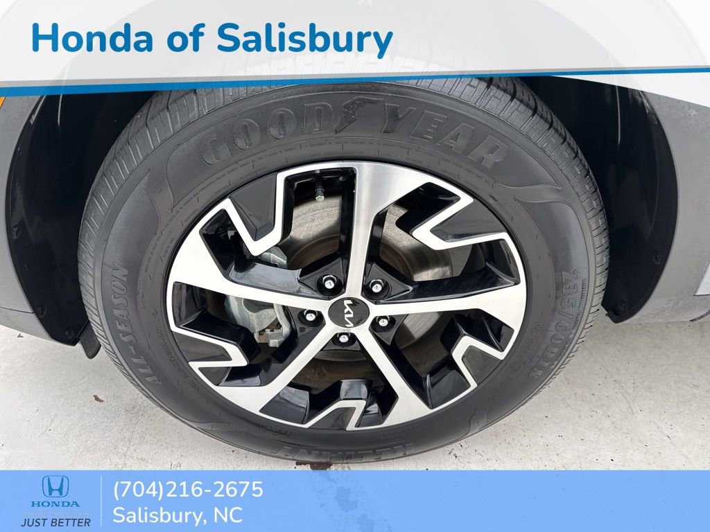 Used 2023 Kia Sportage EX image 4