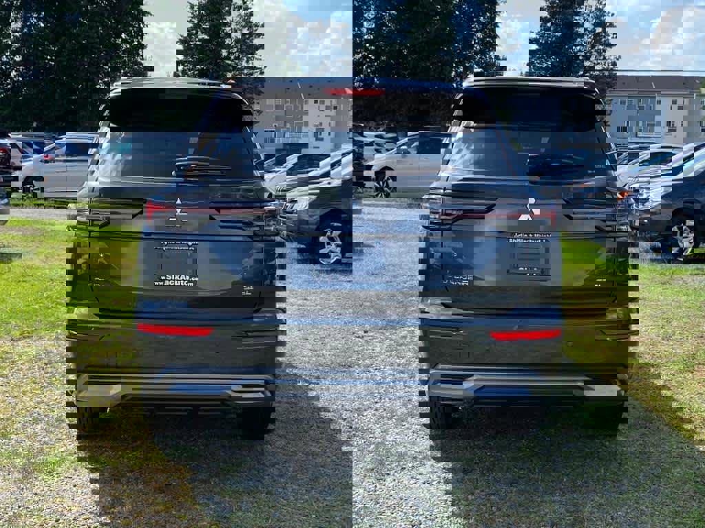 New 2025 Mitsubishi Outlander SEL image 3
