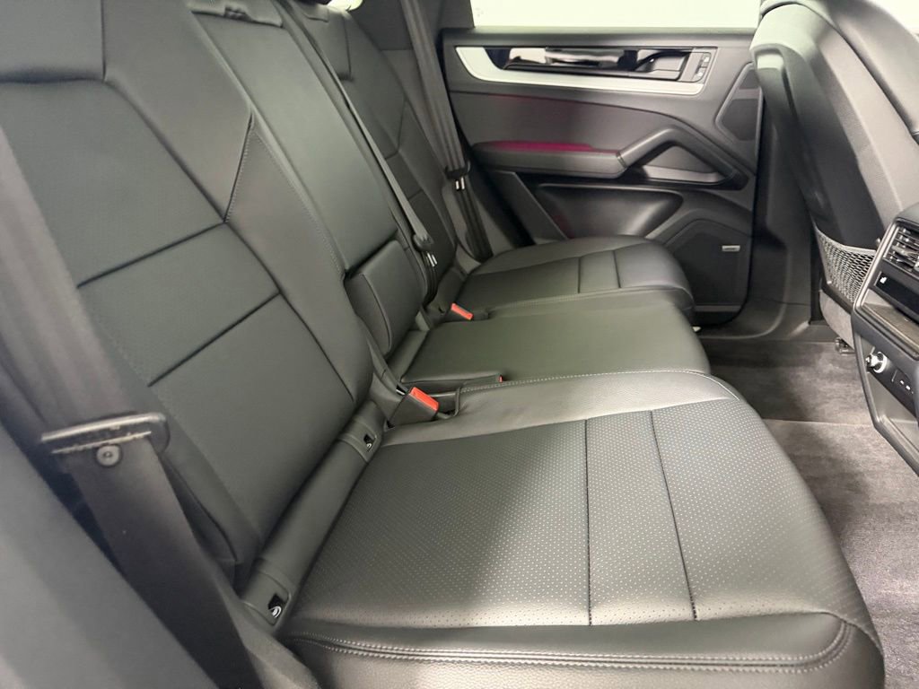 Used 2024 Porsche Cayenne image 29
