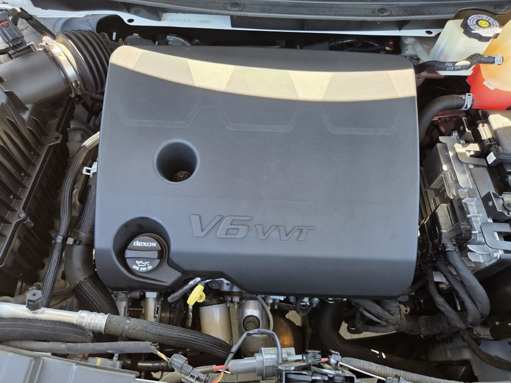 Used 2022 Chevrolet Traverse LT FWD image 30