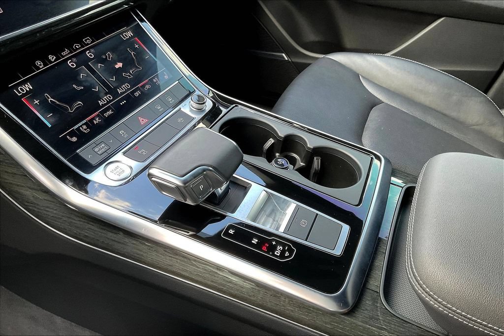 Used 2020 Audi Q8 Premium Plus w/ Premium Plus Package AWD/4WD image 16