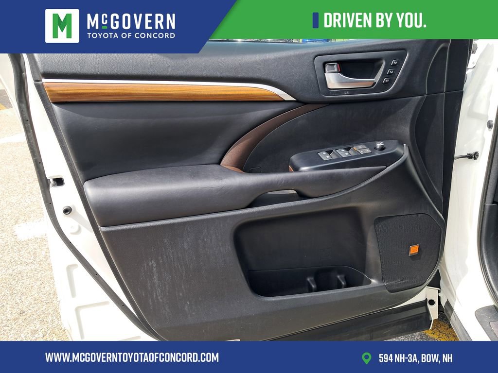 Used 2018 Toyota Highlander Limited Platinum AWD/4WD image 11