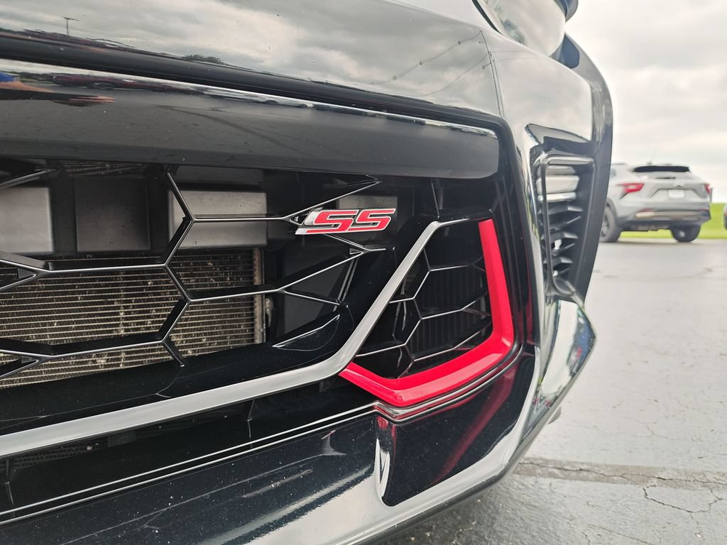 Used 2018 Chevrolet Camaro SS RWD image 26