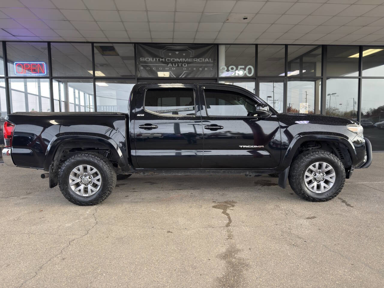Used 2019 Toyota Tacoma SR5 image 8