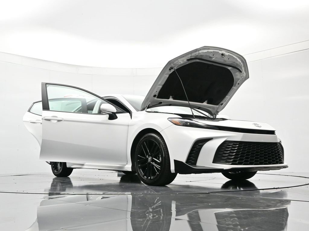 Used 2025 Toyota Camry SE image 48