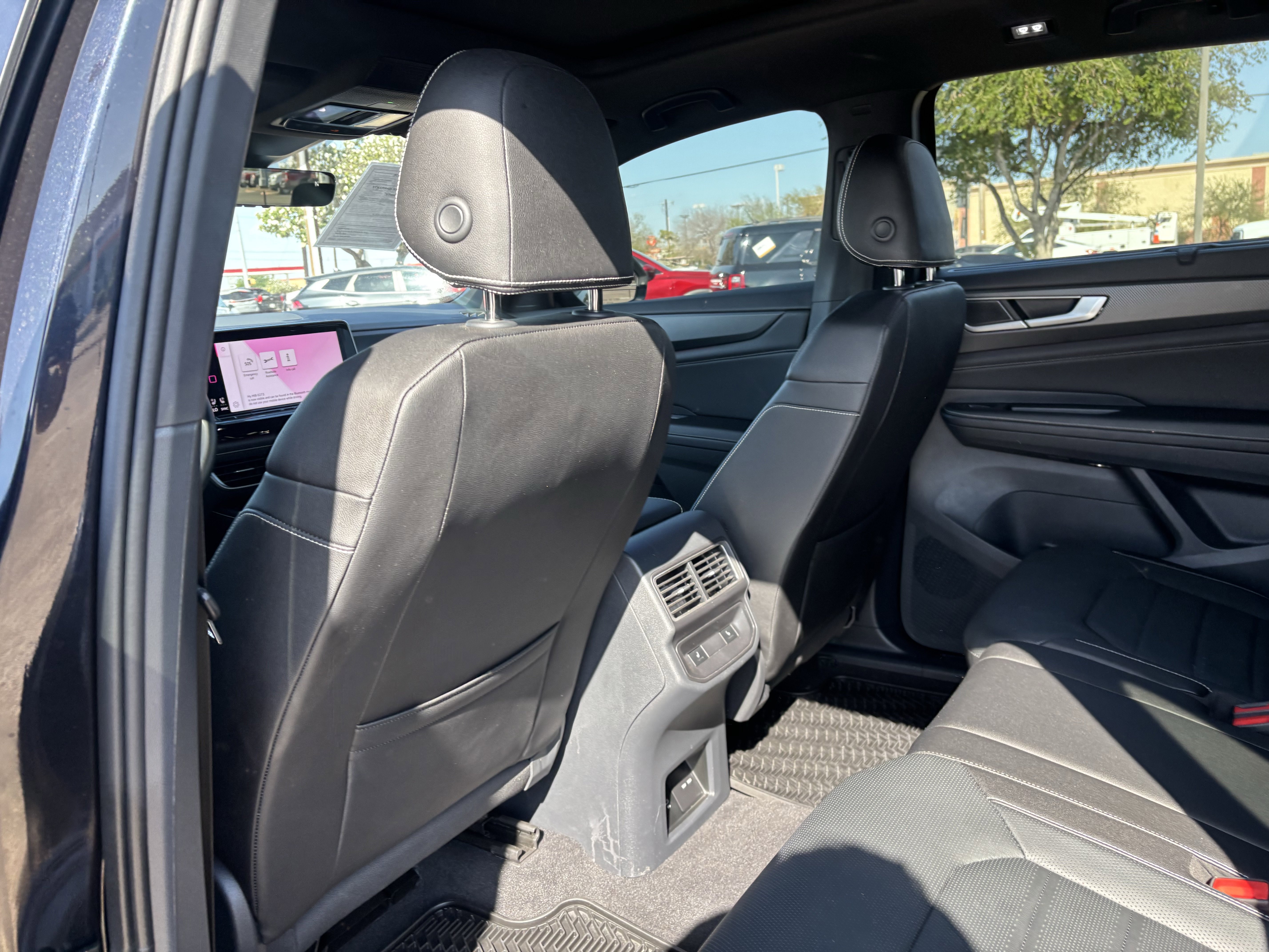 Used 2025 Volkswagen Atlas Cross Sport SEL R-Line image 17