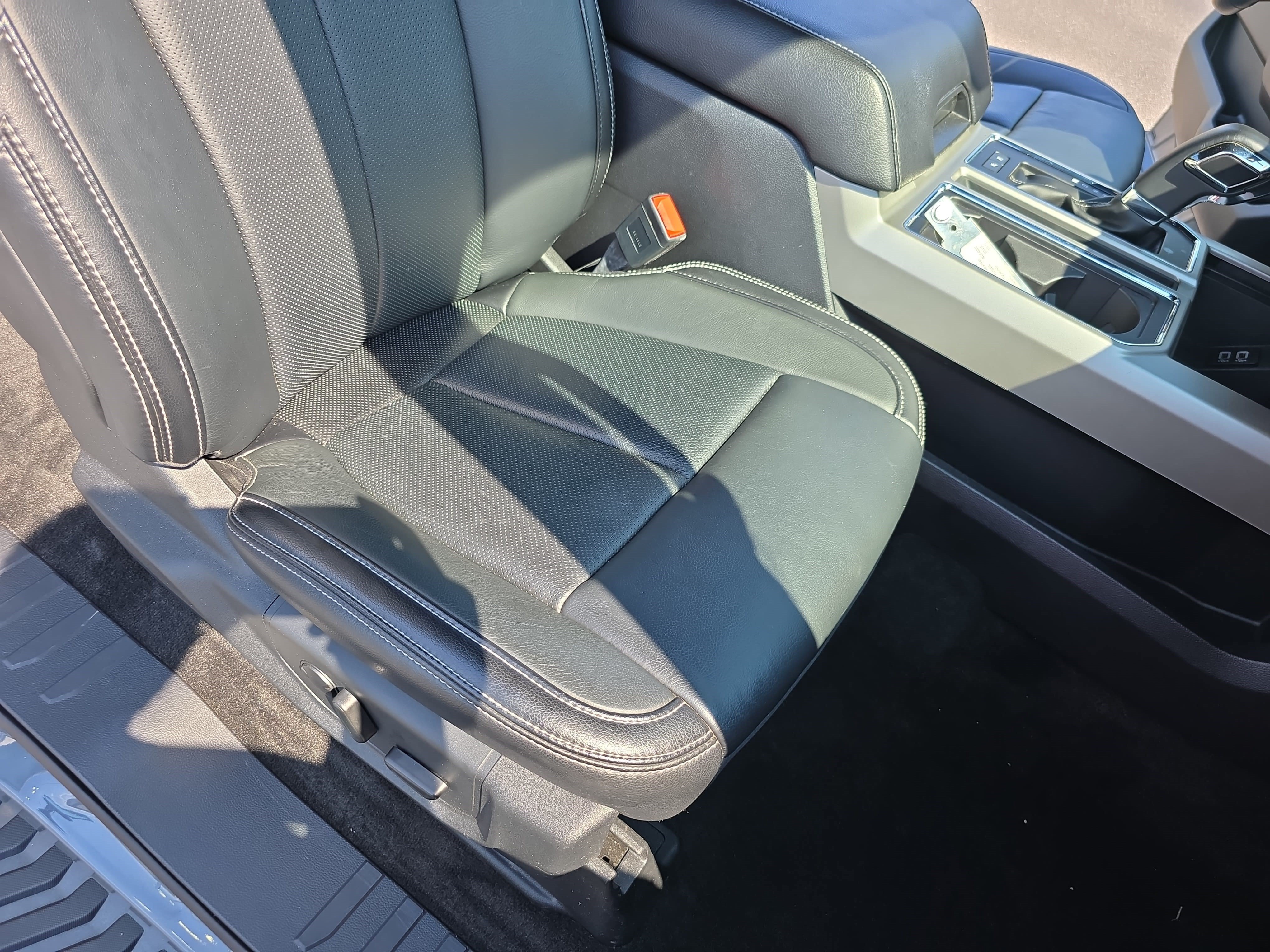 Used 2019 Ford F150 Lariat w/ Equipment Group 502A Luxury AWD/4WD image 10