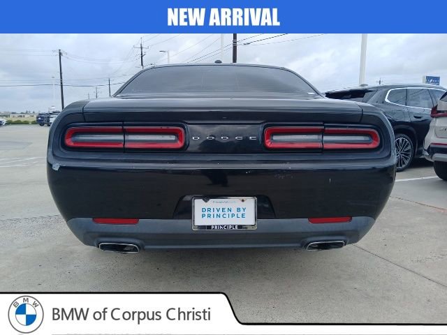 Used 2016 Dodge Challenger SXT RWD image 8
