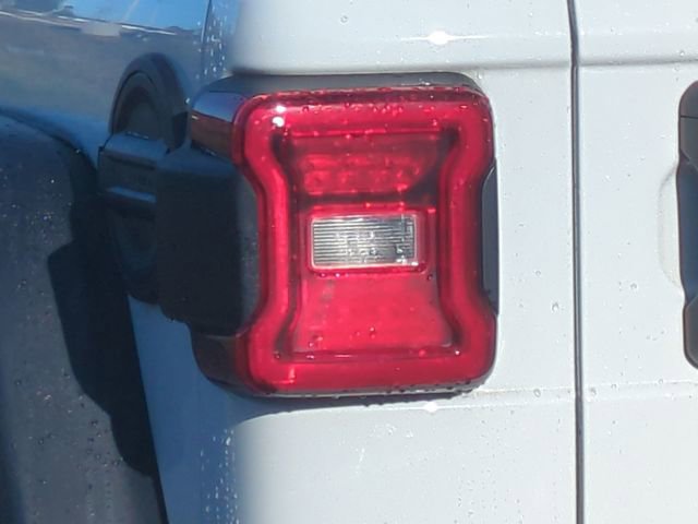 Used 2022 Jeep Wrangler Unlimited Rubicon w/ Cold Weather Group image 23