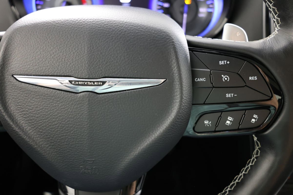 Used 2023 Chrysler 300 C RWD image 27
